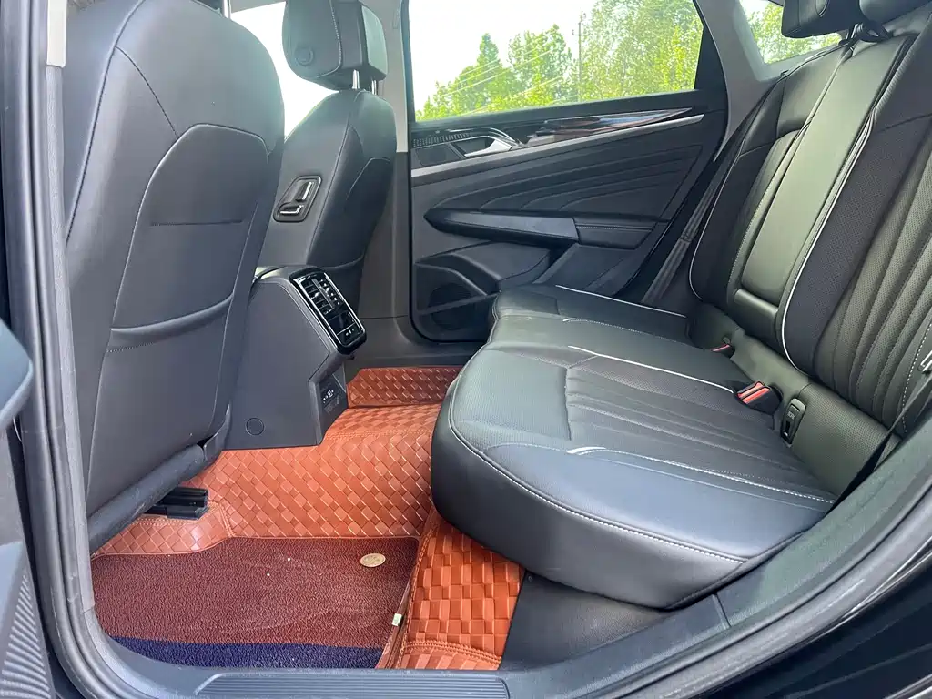 Volkswagen Passat — фото 15