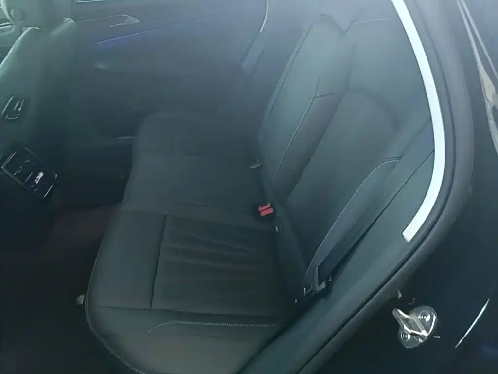 Volkswagen Passat — фото 17