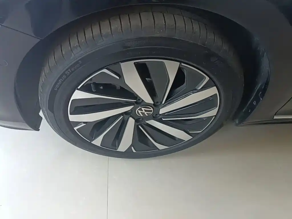 Volkswagen Passat — фото 23