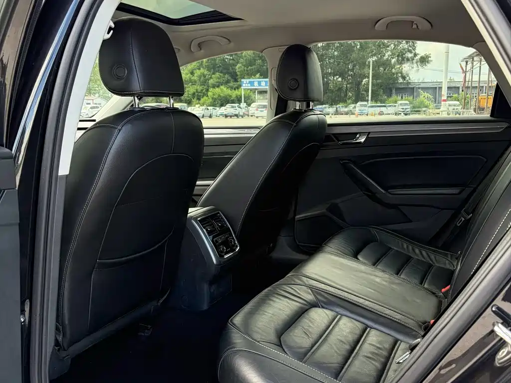 Volkswagen Passat — фото 6