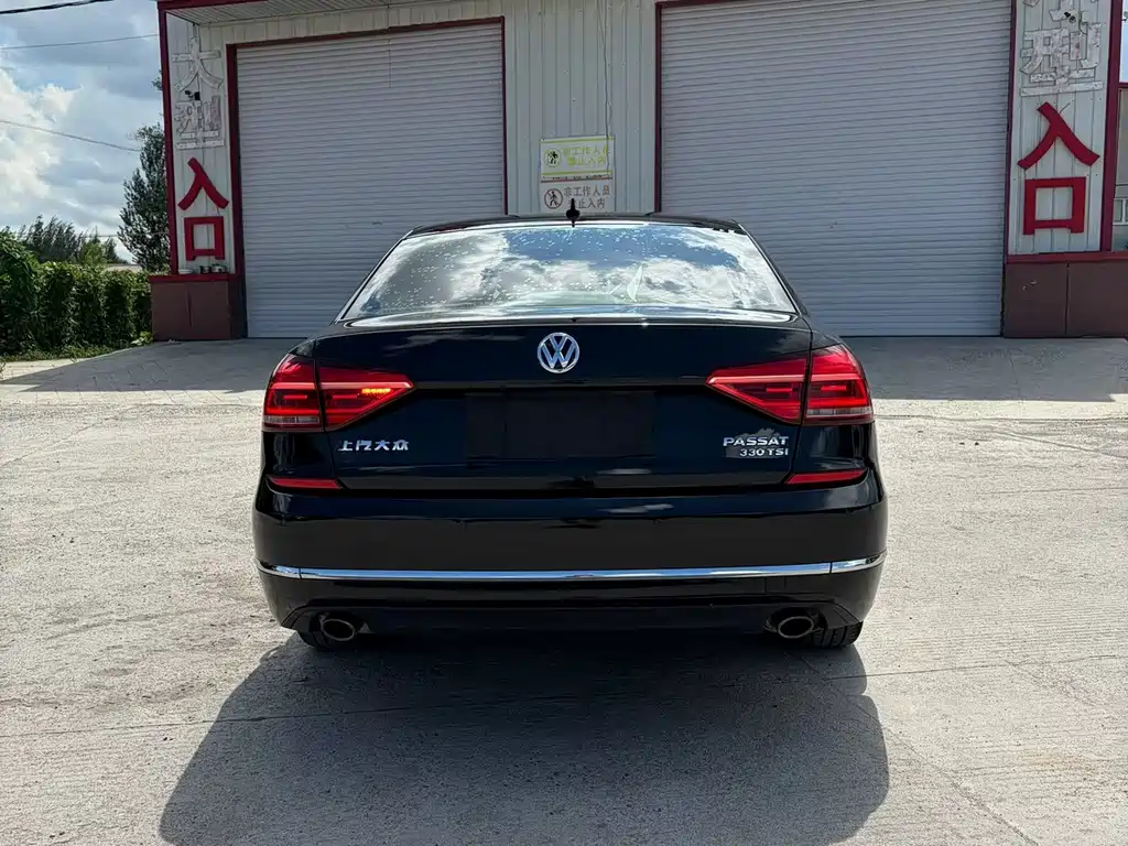 Volkswagen Passat — фото 8
