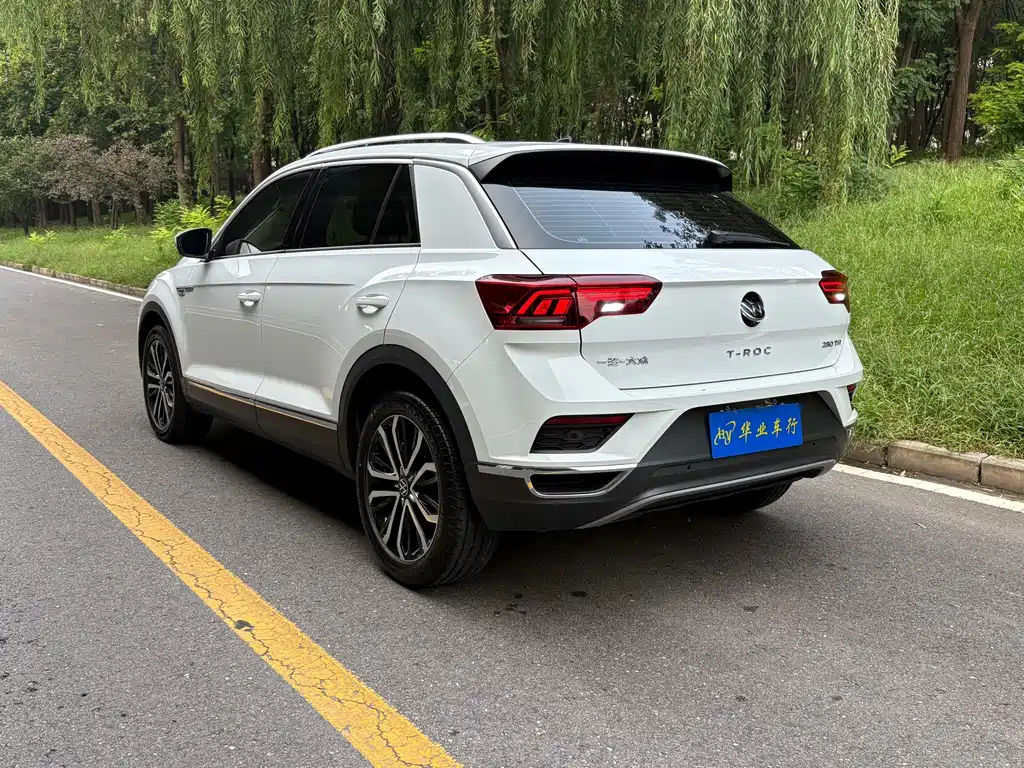 Volkswagen T-Roc — фото 15
