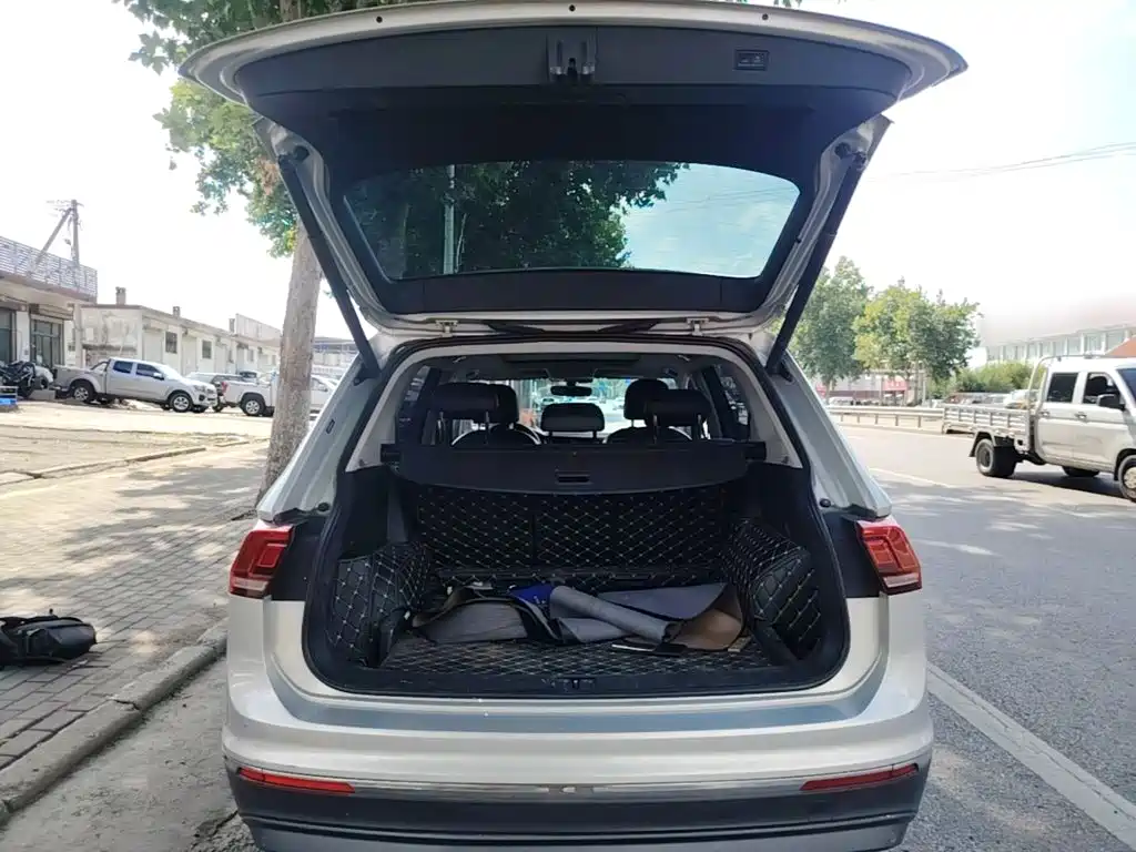 Volkswagen Tiguan L — фото 19