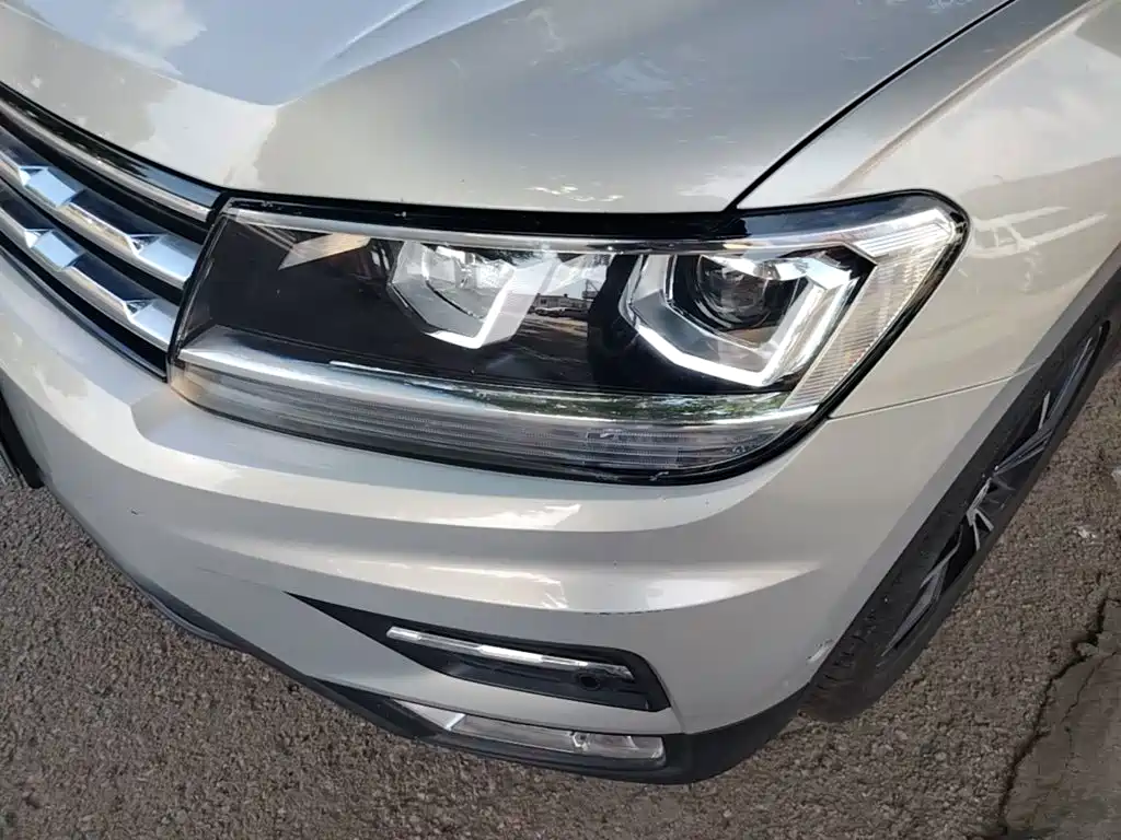 Volkswagen Tiguan L — фото 24