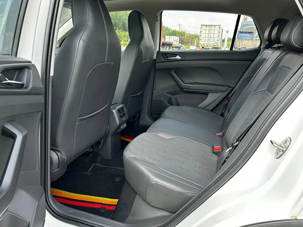 Volkswagen T-Cross — фото 11