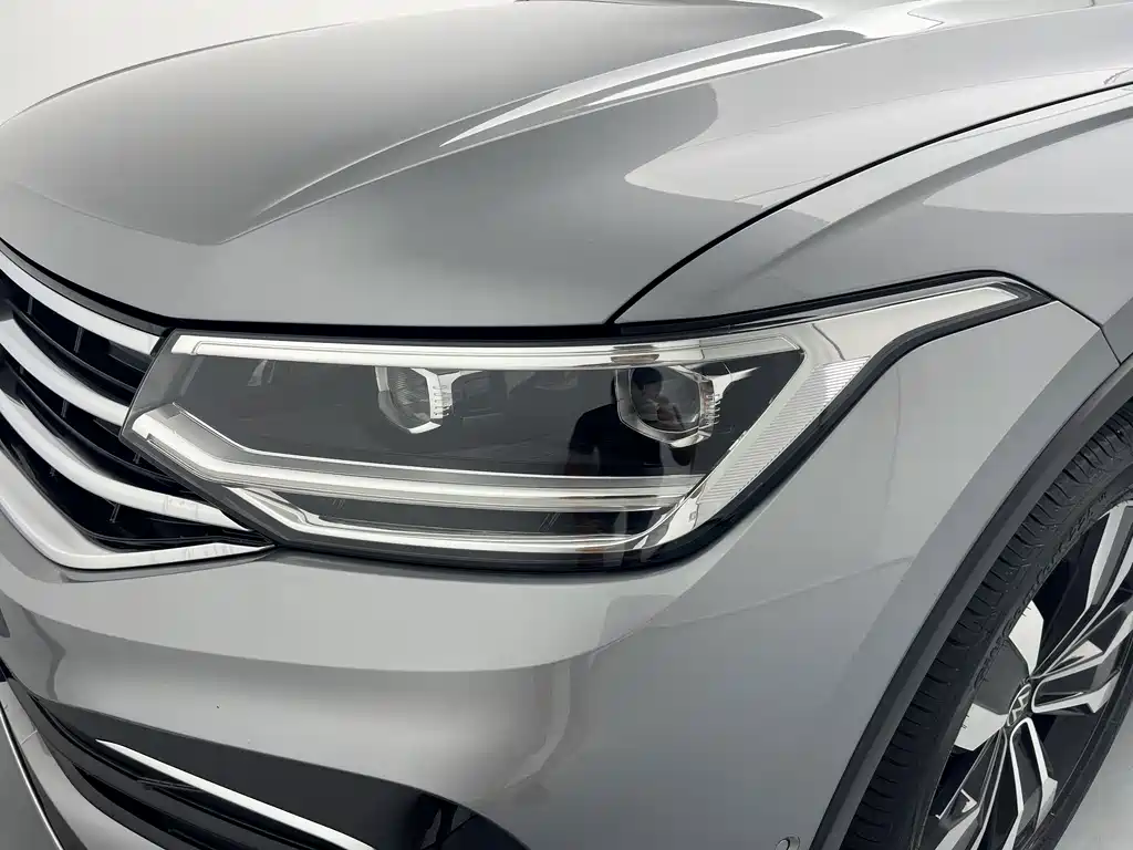 Volkswagen Tiguan L — фото 11