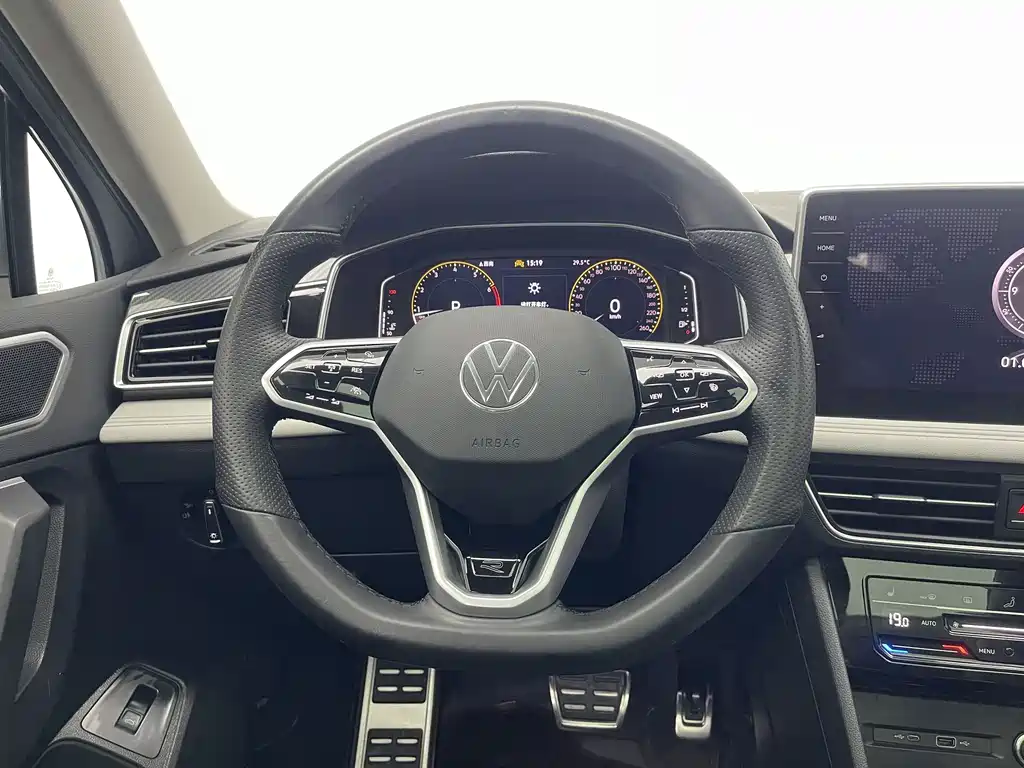 Volkswagen Tiguan L — фото 15