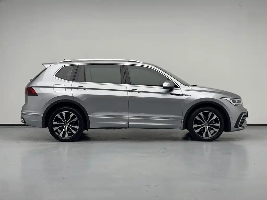 Volkswagen Tiguan L — фото 18