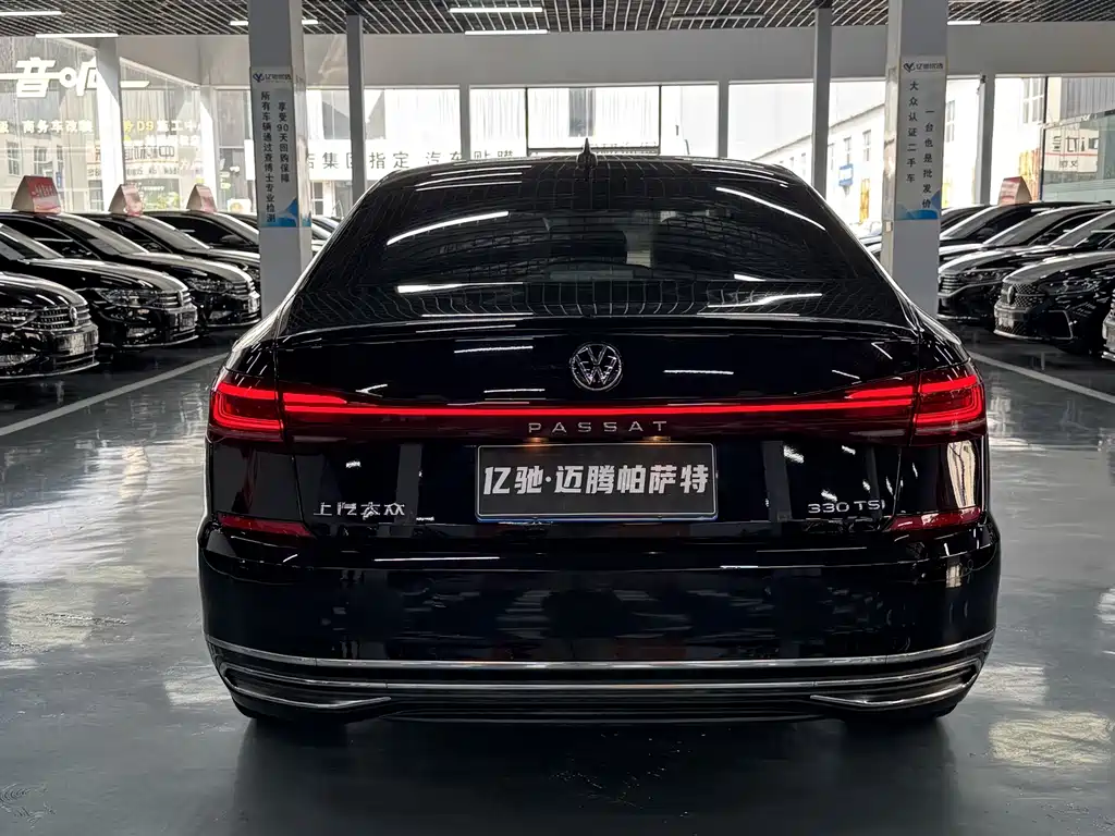 Volkswagen Passat — фото 8