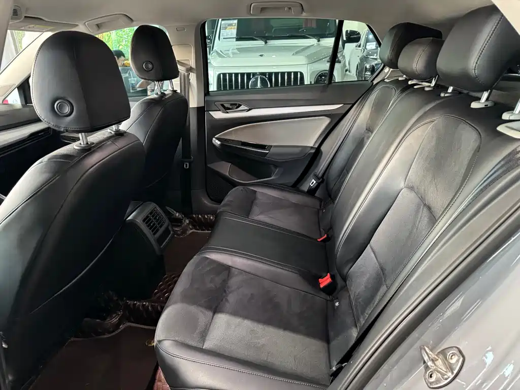 Volkswagen Golf — фото 11