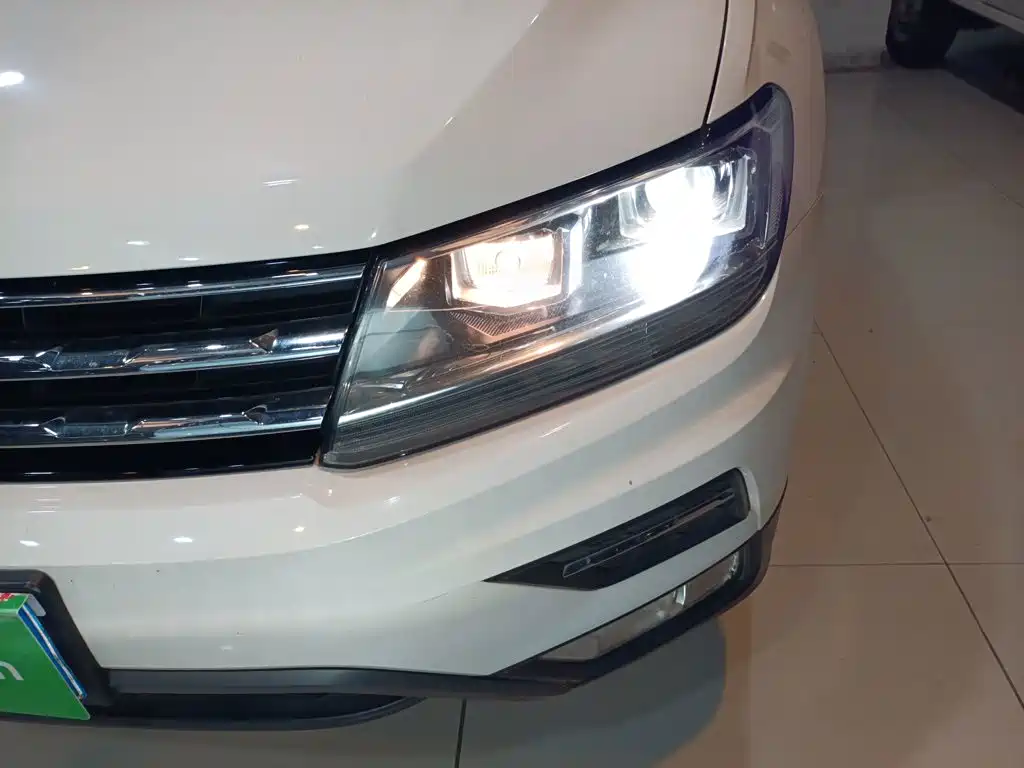 Volkswagen Tiguan L — фото 4