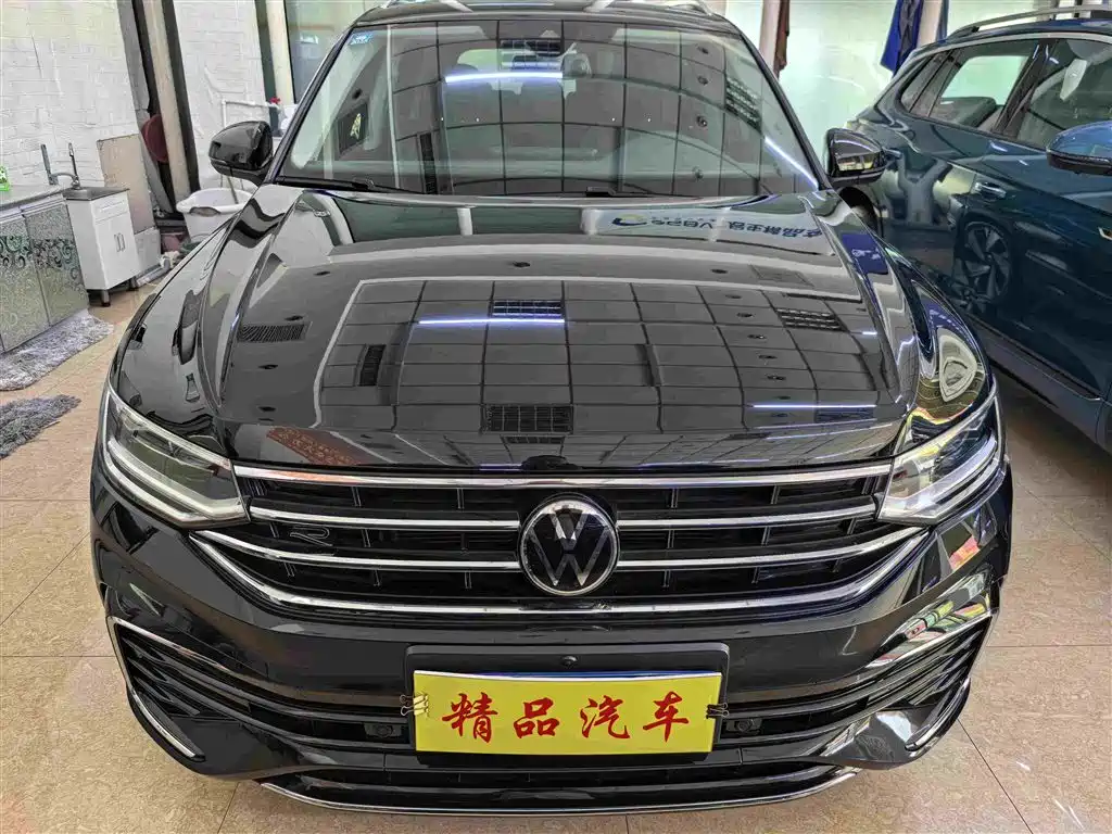 Volkswagen Tiguan L — фото 2
