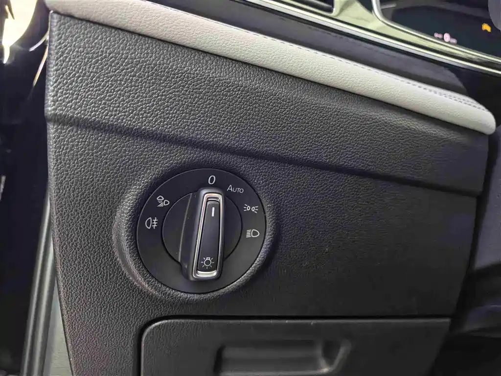 Volkswagen Tiguan L — фото 15