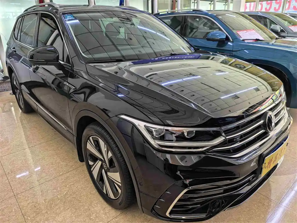 Volkswagen Tiguan L — фото 3
