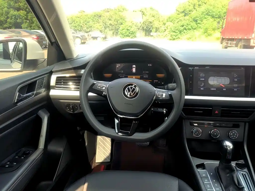 Volkswagen Lavida — фото 11