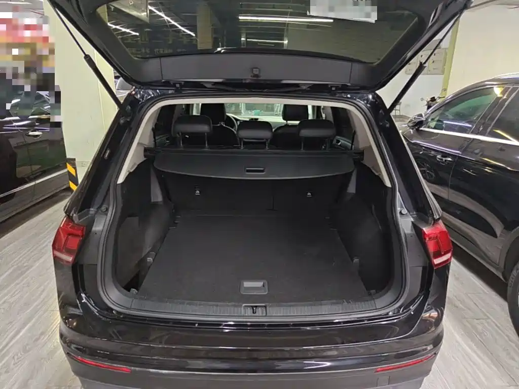 Volkswagen Tiguan L — фото 19