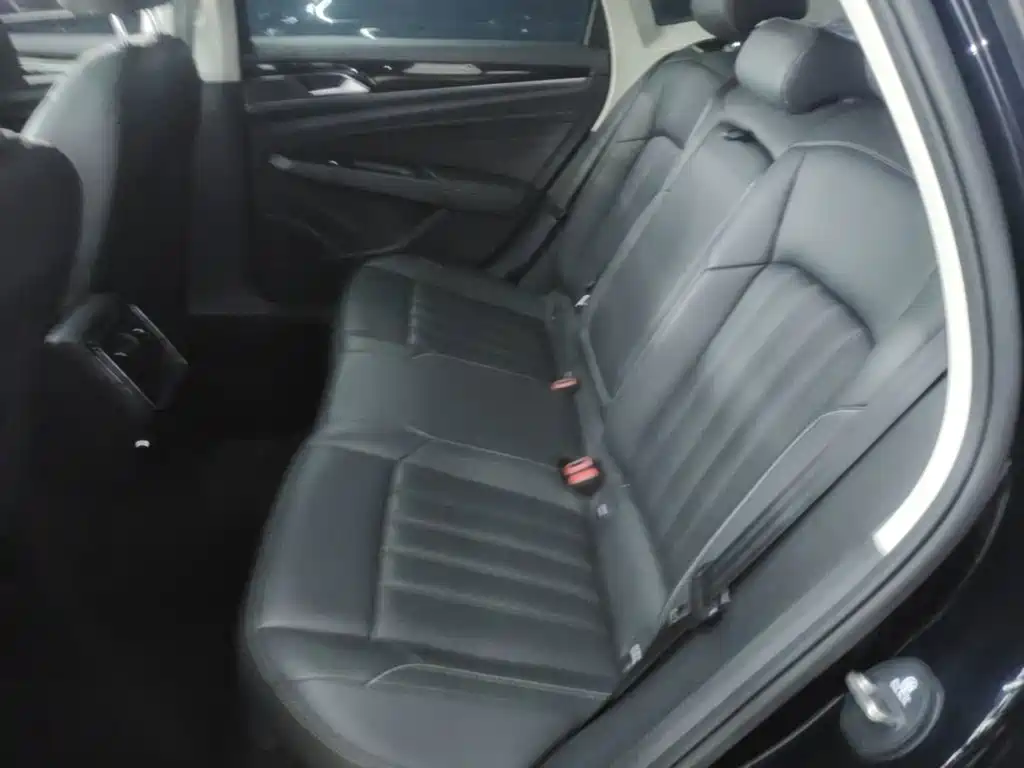 Volkswagen Passat — фото 17