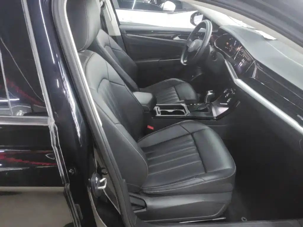 Volkswagen Passat — фото 25
