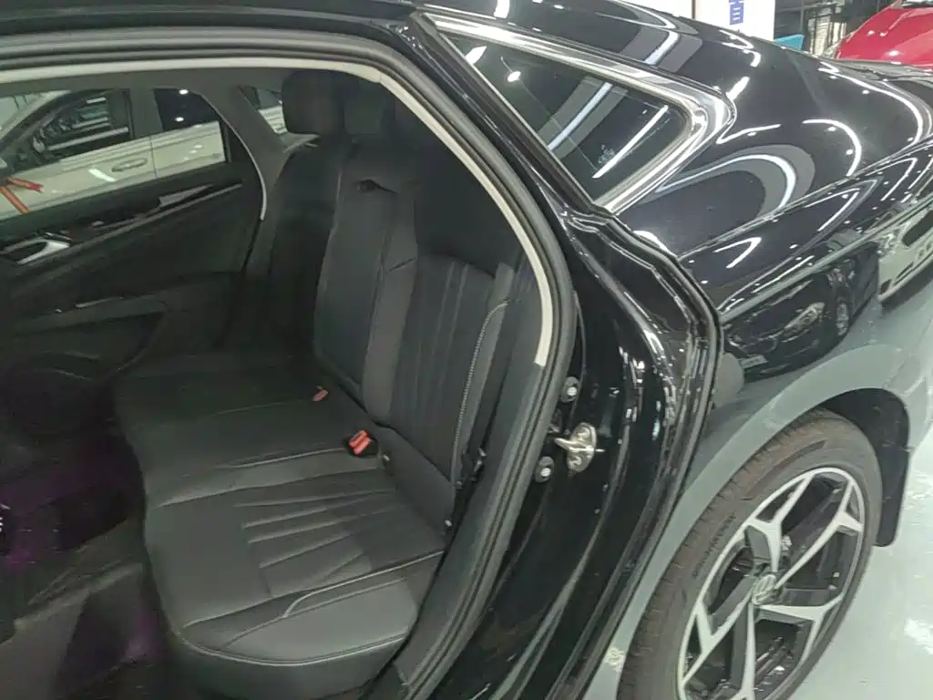 Volkswagen Passat — фото 17