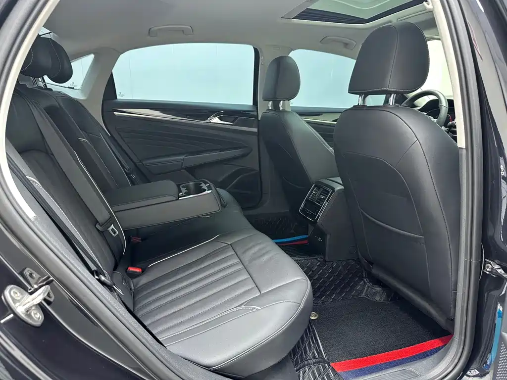 Volkswagen Passat — фото 6