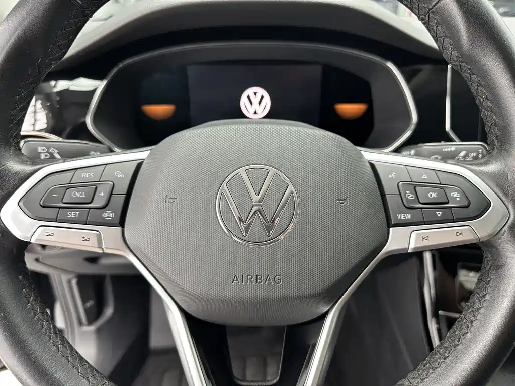 Volkswagen Passat — фото 14