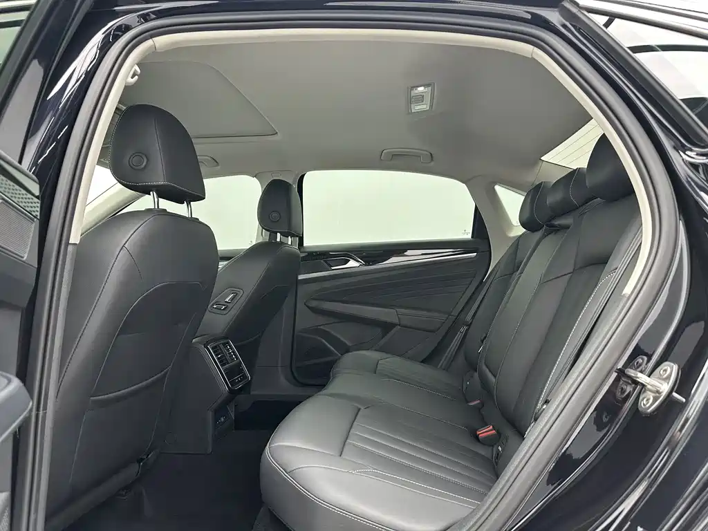 Volkswagen Passat — фото 6