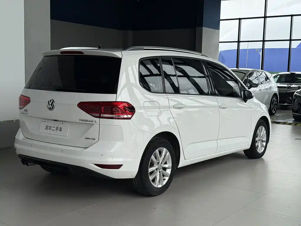 Volkswagen Touran — фото 5