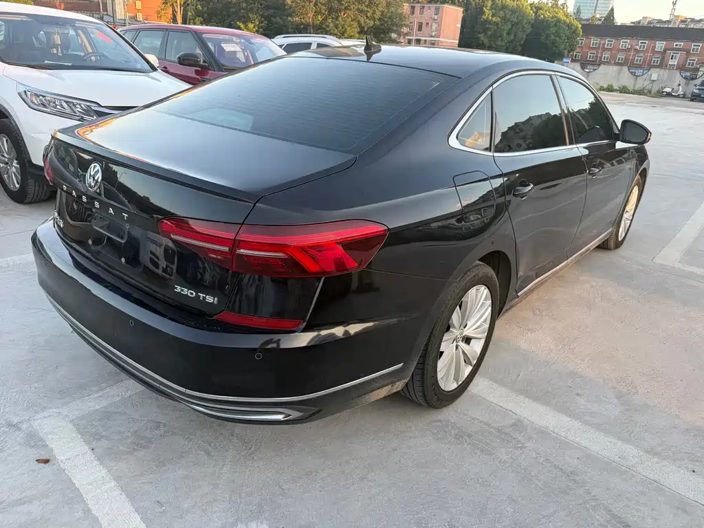 Volkswagen Passat — фото 11