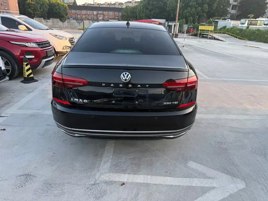 Volkswagen Passat — фото 10