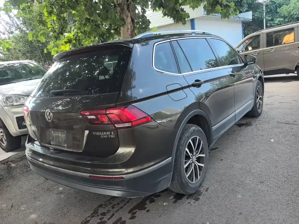 Volkswagen Tiguan L — фото 7