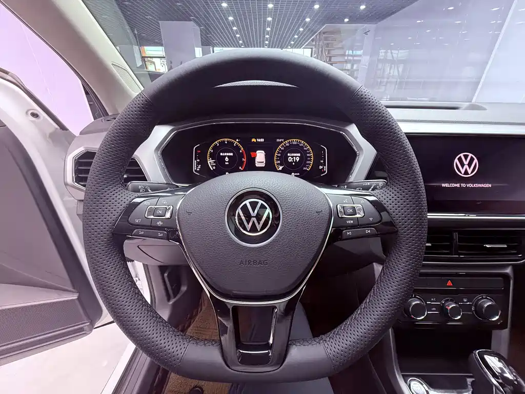 Volkswagen T-Cross — фото 11