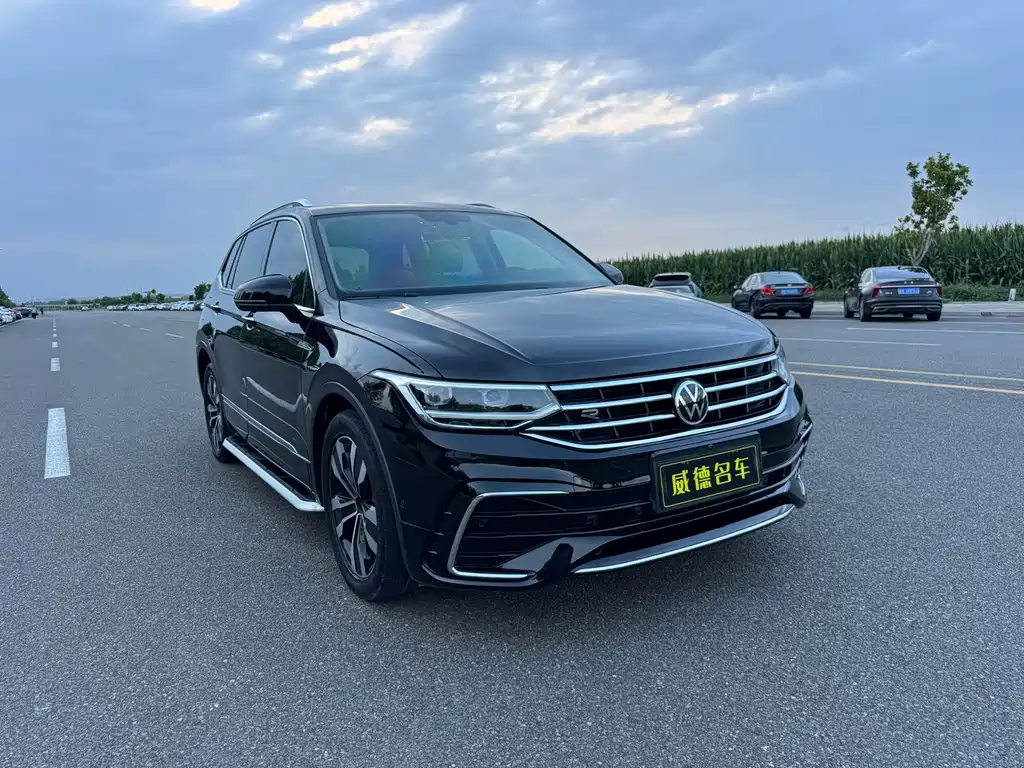 Volkswagen Tiguan L — фото 3