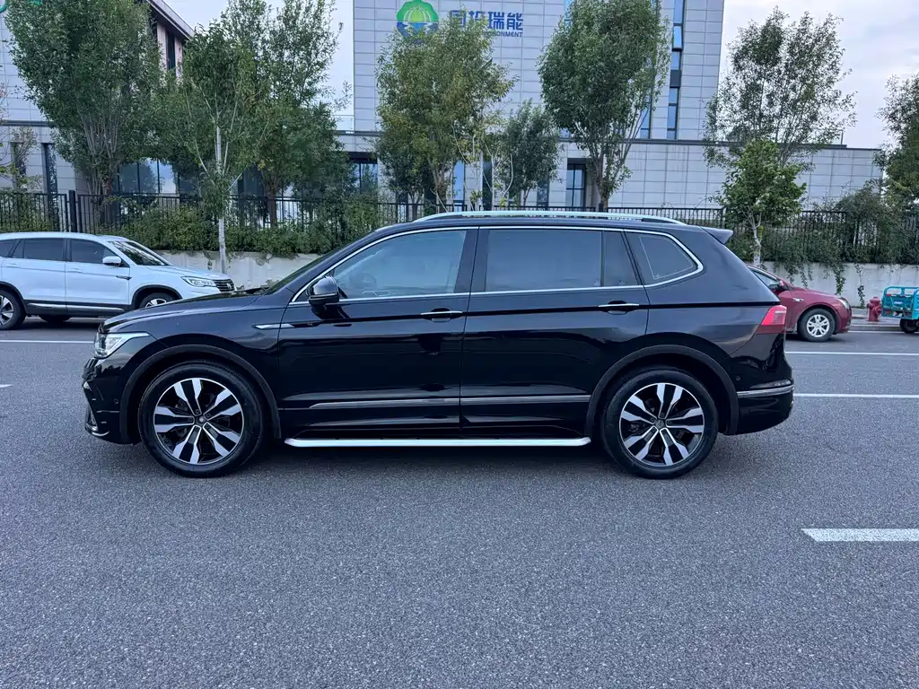 Volkswagen Tiguan L — фото 4