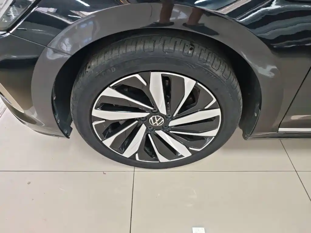 Volkswagen Passat — фото 23