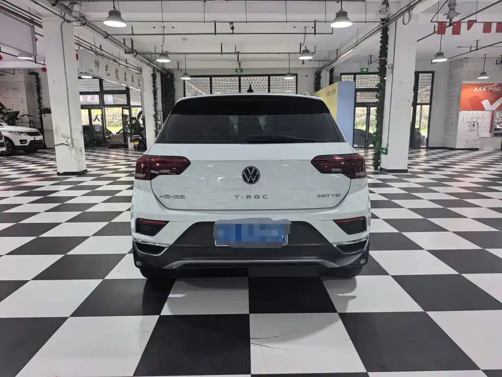 Volkswagen T-Roc — фото 17