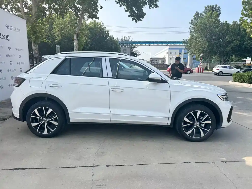 Volkswagen T-Roc — фото 3