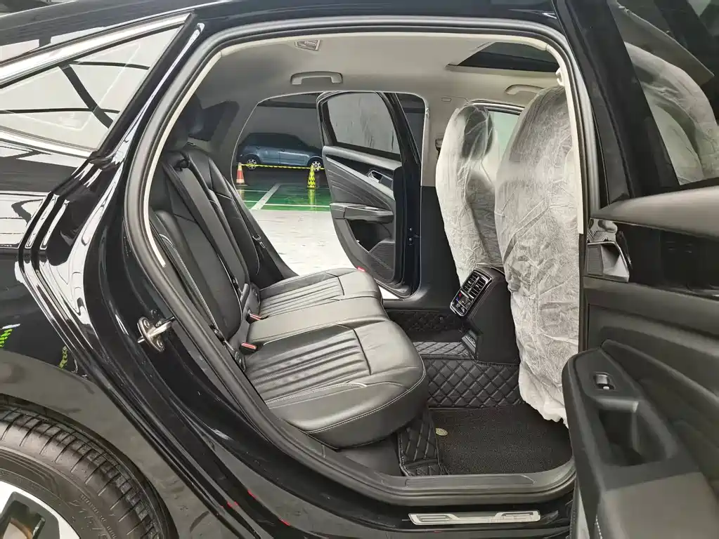 Volkswagen Passat — фото 14