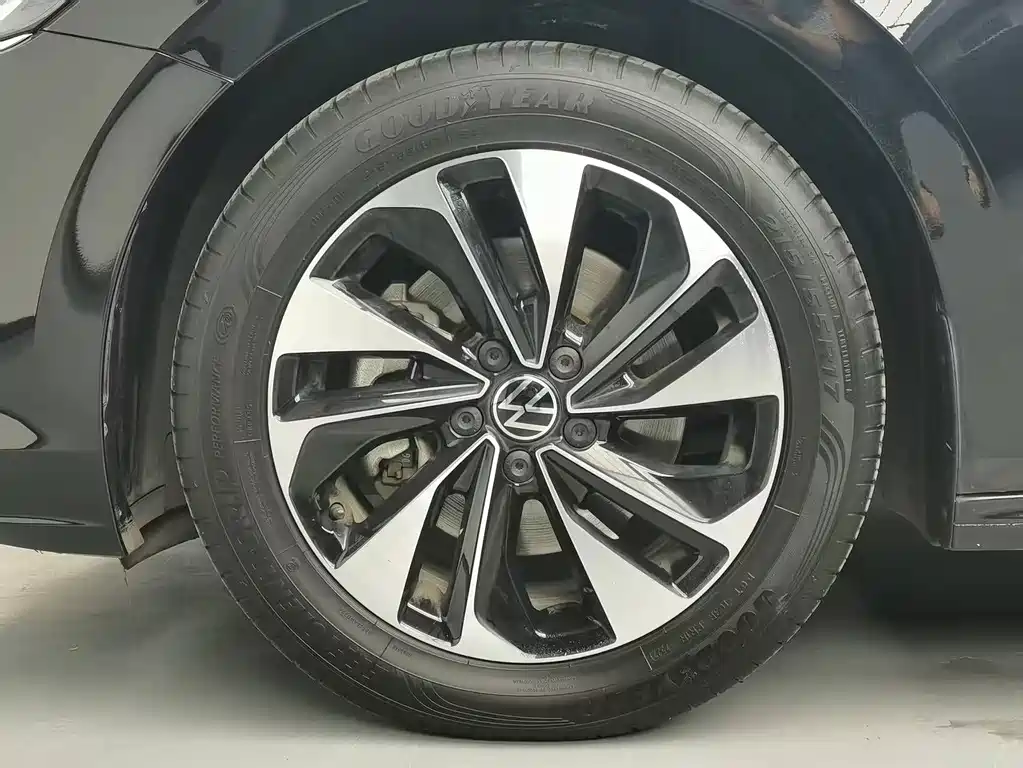 Volkswagen Passat — фото 17
