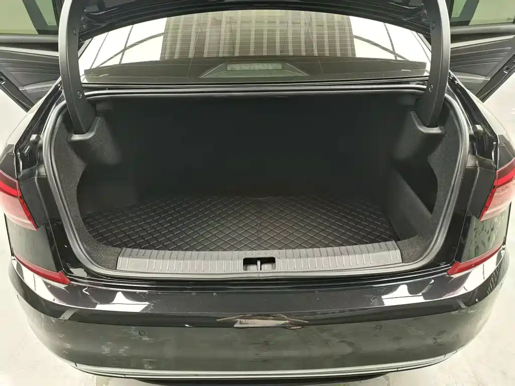 Volkswagen Passat — фото 18