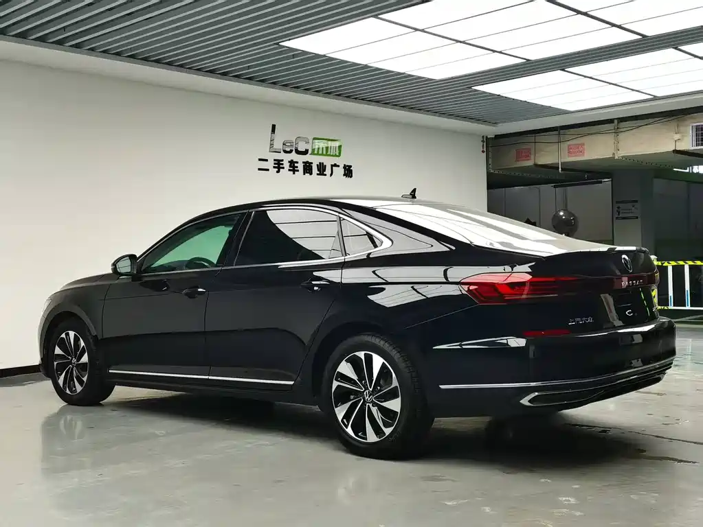 Volkswagen Passat — фото 5