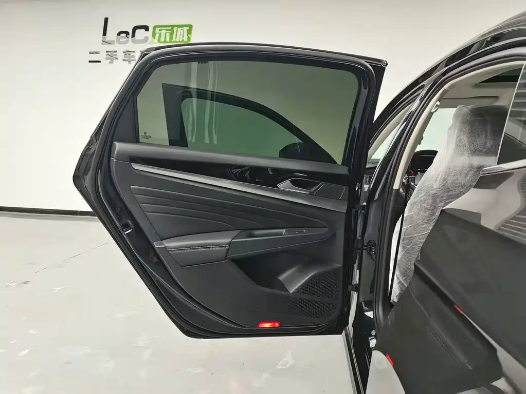 Volkswagen Passat — фото 8