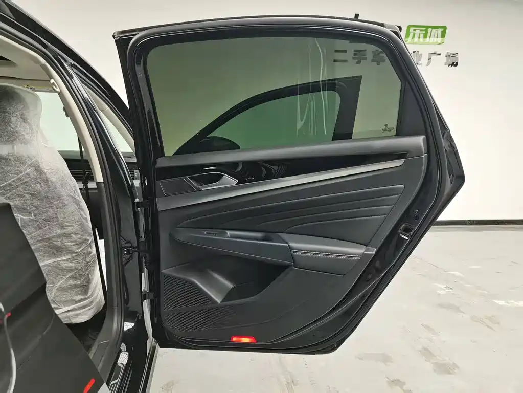 Volkswagen Passat — фото 10