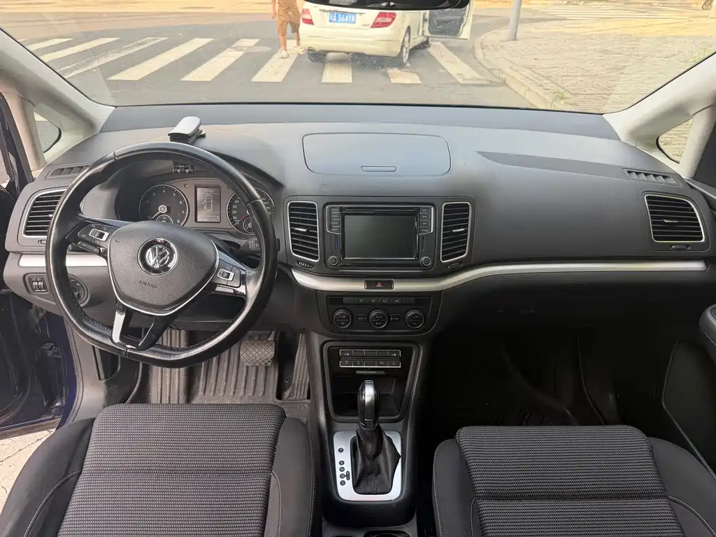 Volkswagen Sharan — фото 14