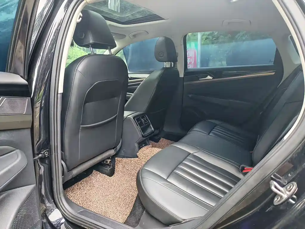 Volkswagen Passat — фото 4