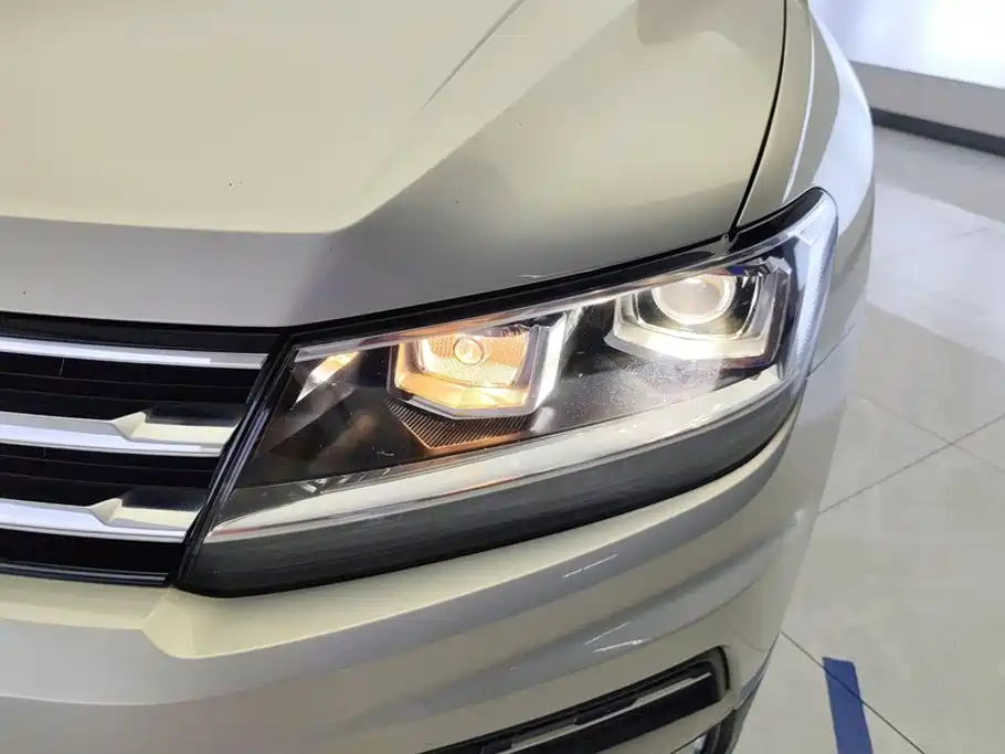 Volkswagen Tiguan L — фото 5