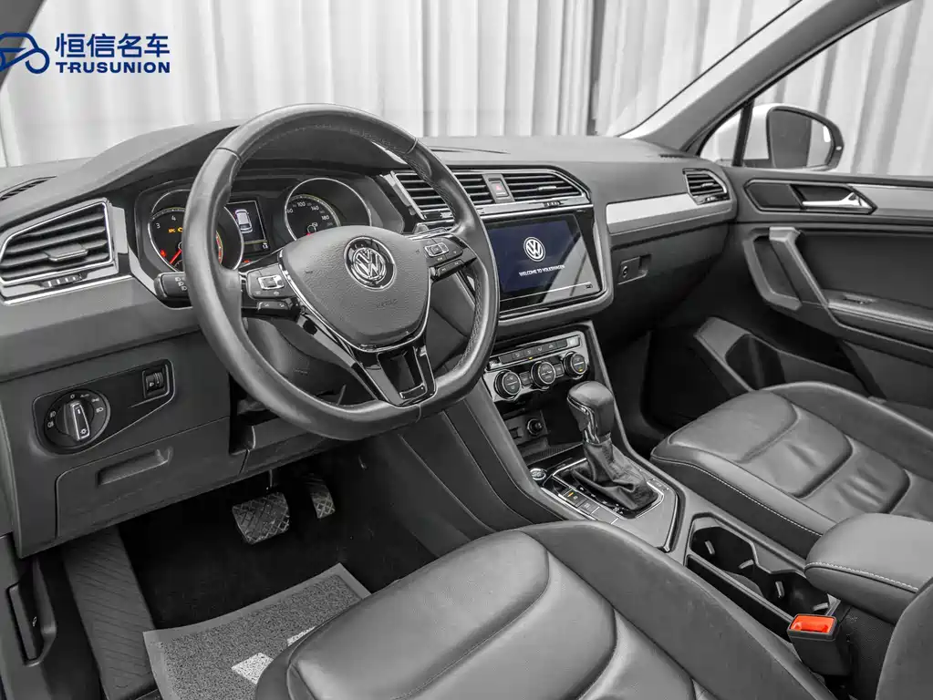Volkswagen Tiguan L — фото 11