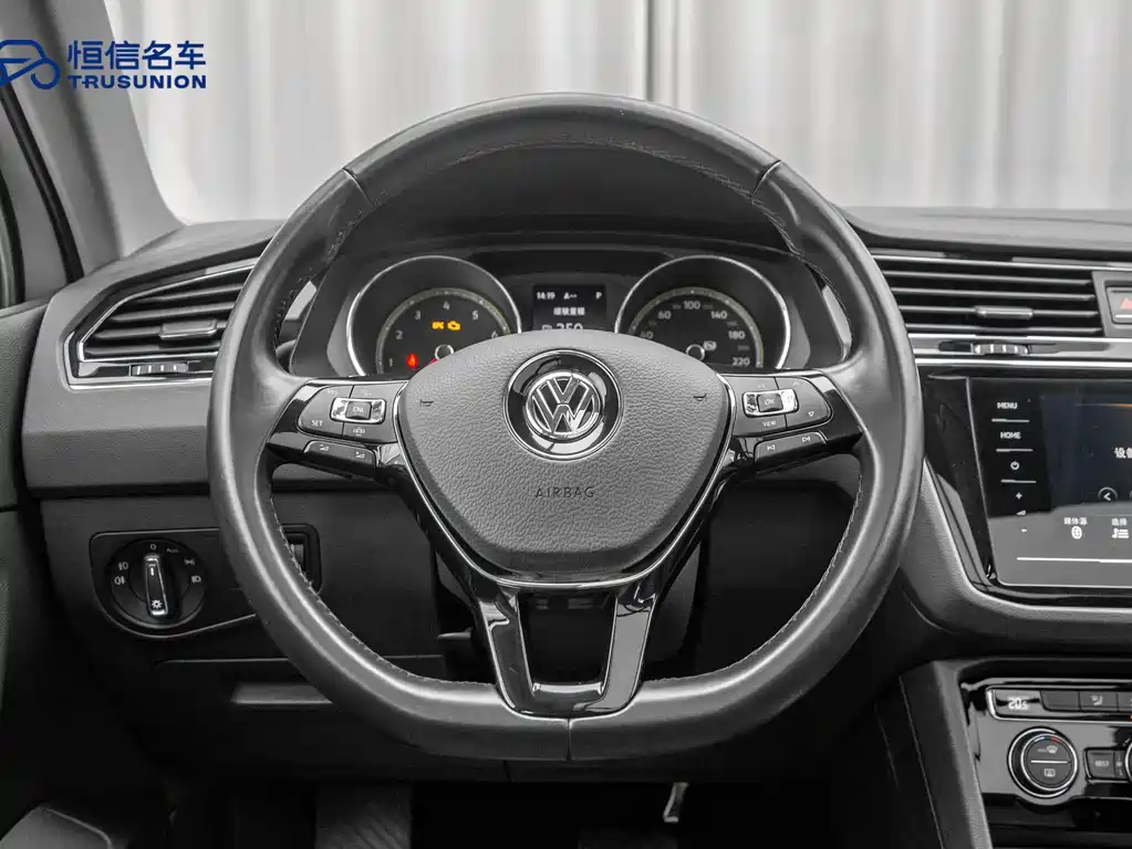 Volkswagen Tiguan L — фото 17