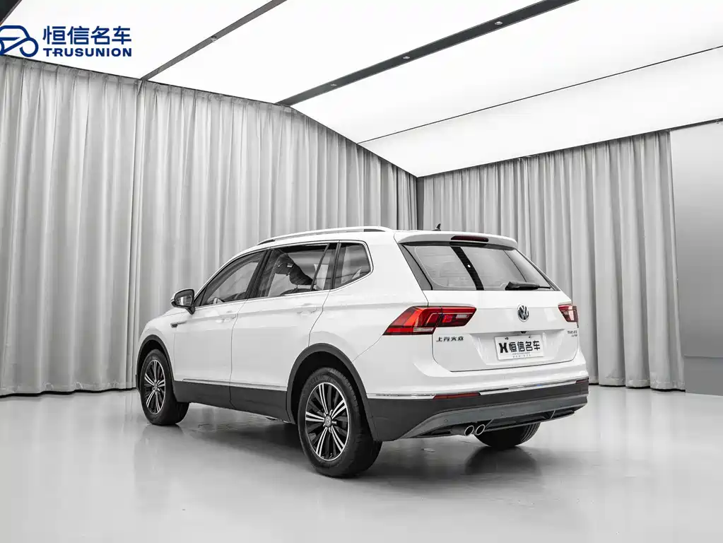 Volkswagen Tiguan L — фото 6