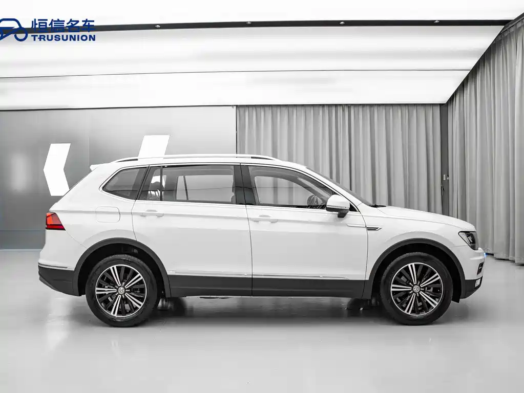 Volkswagen Tiguan L — фото 7
