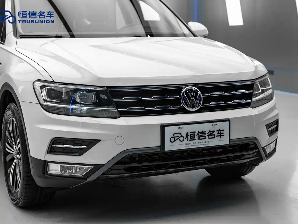 Volkswagen Tiguan L — фото 8